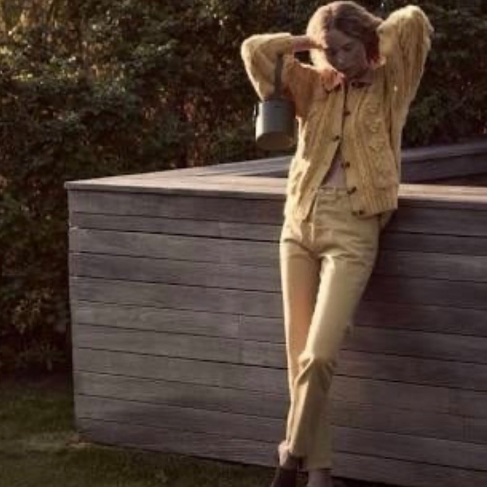 Doen Diana Straight Leg Jeans in Soft Yellow